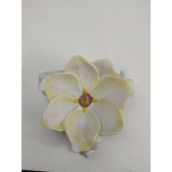 Candy/Trinket Dish Magnolia and Bunnies - Picture 4 of 6